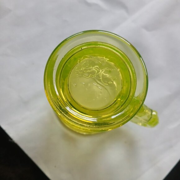 Vintage Vaseline Uranium Glass Childs Mug Cup Cat in Basket dog FLAW CHIP - Picture 11 of 16